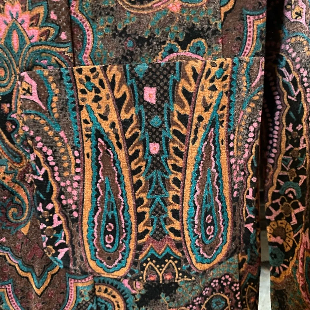 Script Vibrant Paisley Jacket - Picture 4 of 7